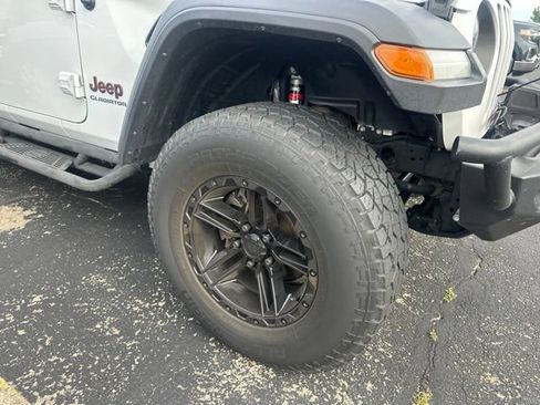 Used 2020 Jeep Gladiator Rubicon AWD/4WD image 3