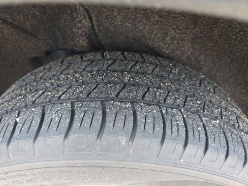 Used 2021 Cadillac XT4 Luxury w/ Cold Weather Package image 14