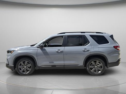 Certified 2025 Honda Pilot Sport image 4