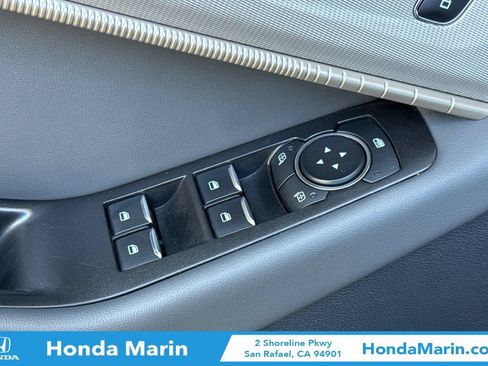 Used 2025 Ford Explorer Active AWD/4WD image 14