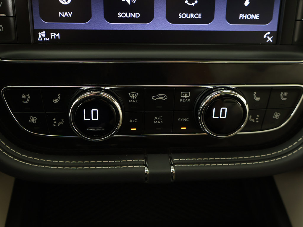 Used 2020 Bentley Bentayga Plug-In Hybrid AWD/4WD image 62