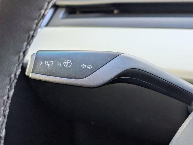 Used 2023 Tesla Model Y Performance AWD/4WD image 6