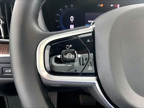 Used 2024 Volvo XC60 B5 Ultimate AWD/4WD image 18