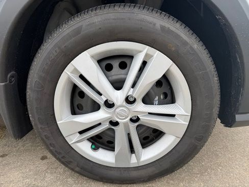 Used 2025 Nissan Kicks Play S image 9