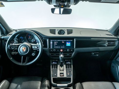 Certified 2026 Porsche Macan AWD/4WD image 19