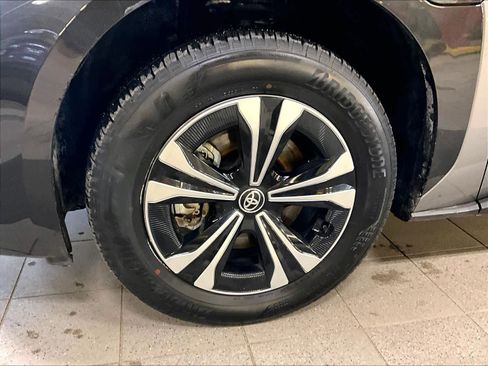 Used 2024 Toyota bZ4X XLE w/ Weather Package image 7