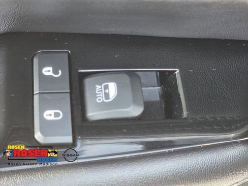 Used 2023 Jeep Wagoneer Series III w/ Preferred Equipment Group AWD/4WD image 36