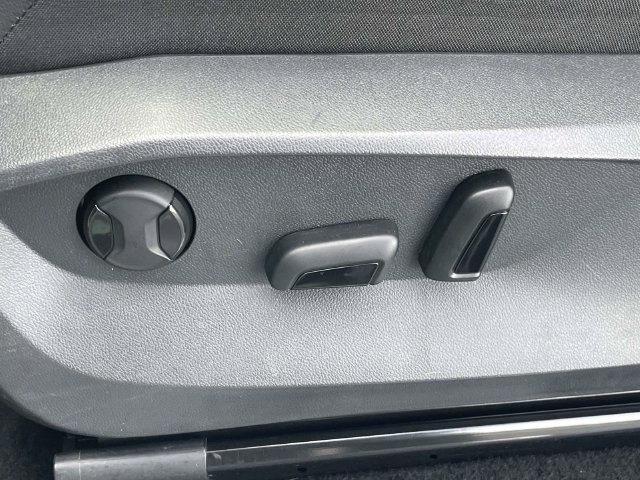 Certified 2023 Volkswagen Tiguan SE R-Line FWD image 18