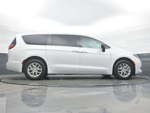 New 2026 Chrysler Voyager LX image 52