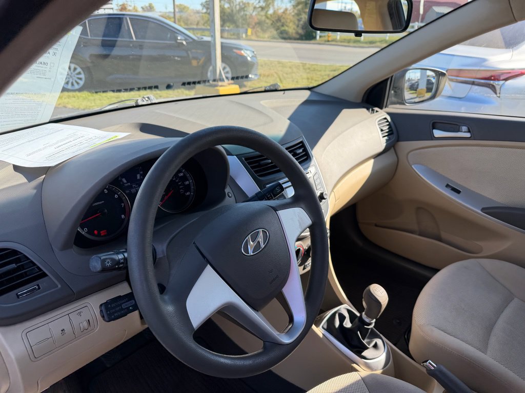 Used 2012 Hyundai Accent GLS w/ Comfort Pkg 2 FWD image 11