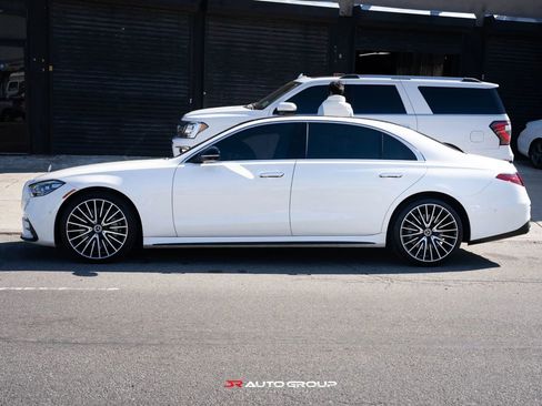 Used 2022 Mercedes-Benz S 580 4MATIC Sedan image 2