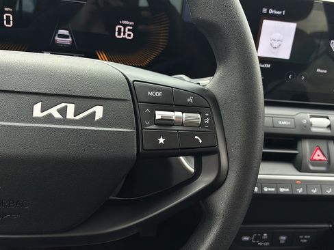 Certified 2025 Kia K4 FWD image 28