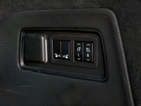 Used 2023 Cadillac Escalade ESV V AWD/4WD image 71