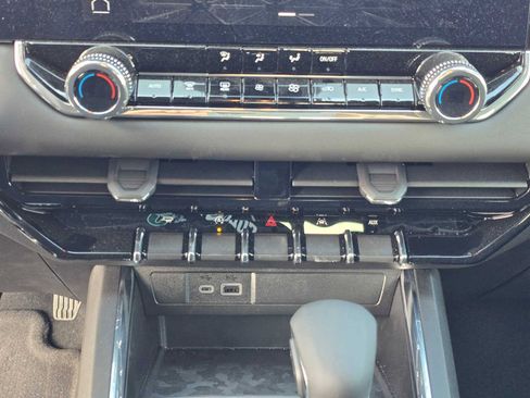 New 2024 GMC Canyon Elevation w/ Convenience Package image 28