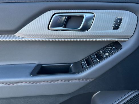 New 2025 Ford Explorer Active w/ Active Comfort Package image 10