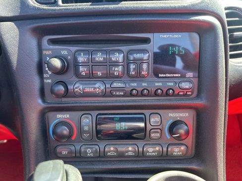 Used 2000 Chevrolet Corvette Convertible w/ Memory Pkg RWD image 23