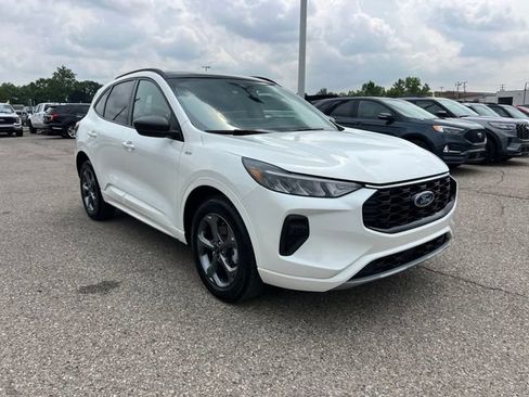 Certified 2023 Ford Escape ST-Line w/ Tech Pack #1 AWD/4WD image 3
