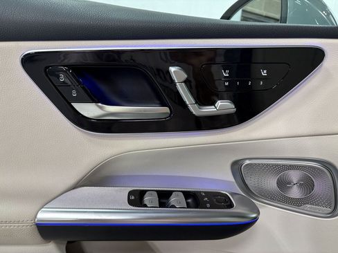 Used 2025 Mercedes-Benz GLC 350e 4MATIC w/ Driver Assistance Package image 6