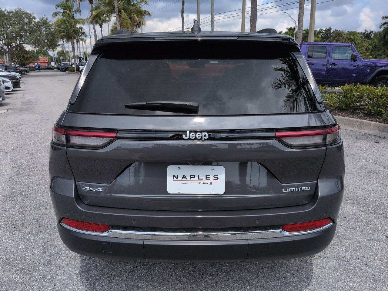 Used 2025 Jeep Grand Cherokee Limited AWD/4WD image 6