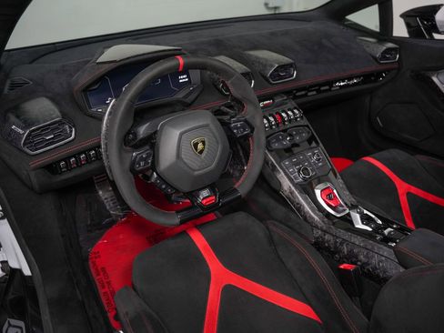 Used 2018 Lamborghini Huracan Performante AWD/4WD image 10