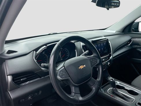 Used 2020 Chevrolet Traverse LT image 11
