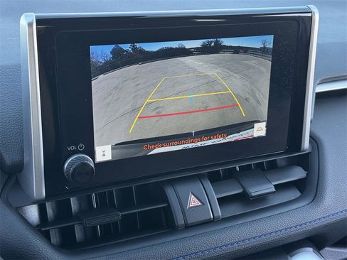 Used 2024 Toyota RAV4 SE image 19