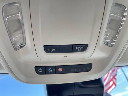 Used 2023 Buick Envision Essence AWD/4WD image 28