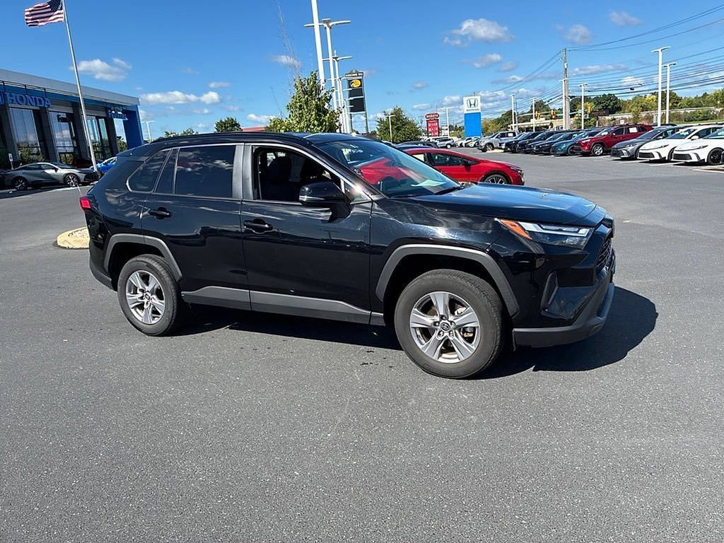 Certified 2025 Toyota RAV4 XLE AWD/4WD image 4