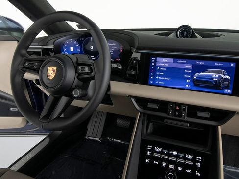 New 2026 Porsche Macan 4 Electric AWD/4WD image 32
