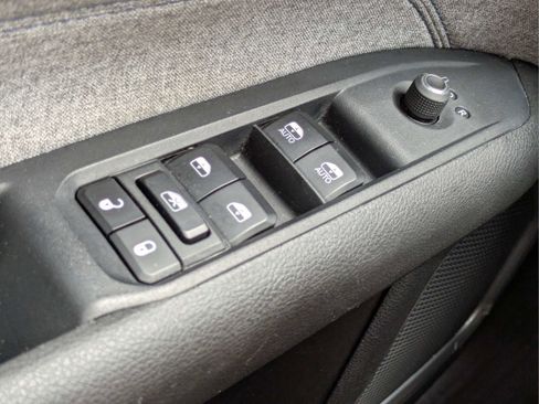 Used 2024 Jeep Compass Latitude AWD/4WD image 21