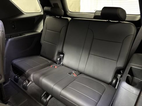 Used 2023 Chevrolet Traverse LT w/ LT Premium Package AWD/4WD image 15