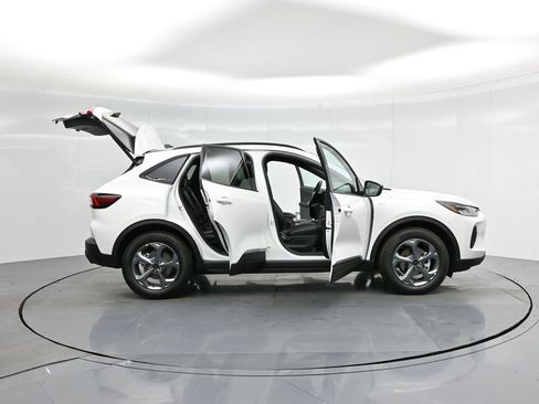 New 2025 Ford Escape ST-Line w/ Tech Pack #1 image 4