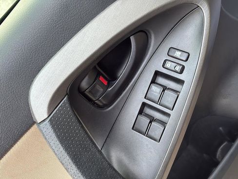 Used 2012 Toyota RAV4 4WD w/ Upgrade Value Pkg image 28