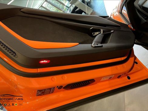 Used 2024 Lamborghini Revuelto image 18