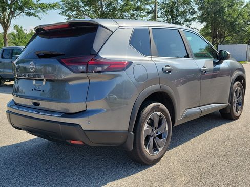 Certified 2025 Nissan Rogue SV FWD image 5