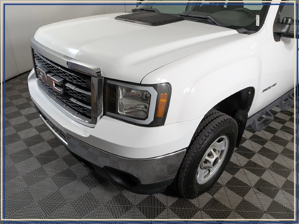 Used 2011 GMC Sierra 2500 W/T w/ Snow Plow Prep Package AWD/4WD image 9