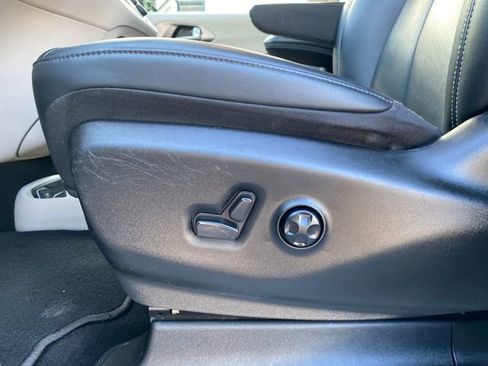 Certified 2024 Chrysler Pacifica Touring-L image 27