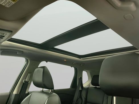 Used 2022 Nissan Rogue SV w/ SV Premium Package image 16