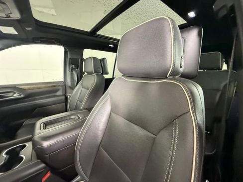 Used 2021 Chevrolet Tahoe Premier w/ Premium Package RWD image 17