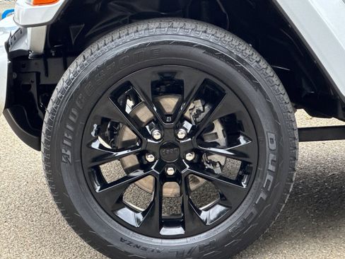 Used 2021 Jeep Wrangler Unlimited Sahara image 24