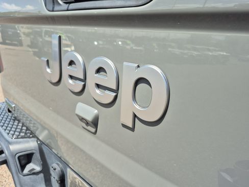 Used 2021 Jeep Gladiator Overland w/ Popular Equipment Package AWD/4WD image 23