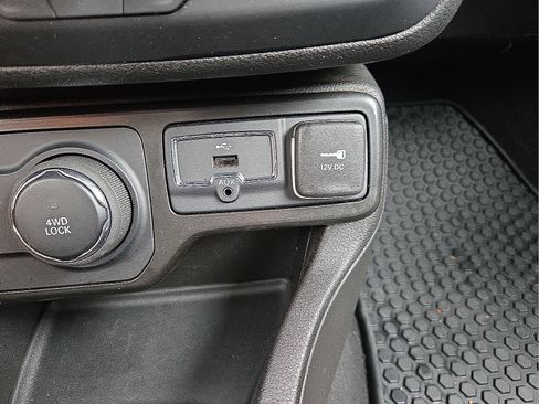 Used 2023 Jeep Renegade Latitude w/ Premium Group AWD/4WD image 20