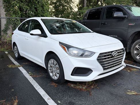Used 2021 Hyundai Accent SE FWD image 3