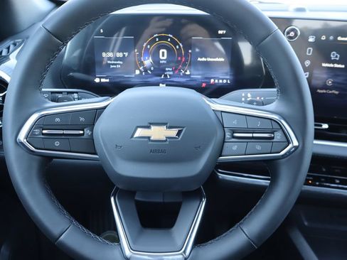 New 2027 Chevrolet Equinox LT w/ Convenience Package II FWD image 7