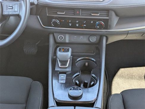 Used 2023 Nissan Rogue S image 22
