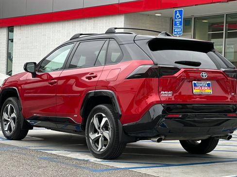 Used 2022 Toyota RAV4 SE w/ Weather & Moonroof Package AWD/4WD image 6