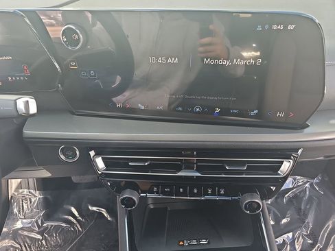 New 2026 Chevrolet Traverse LT FWD image 21