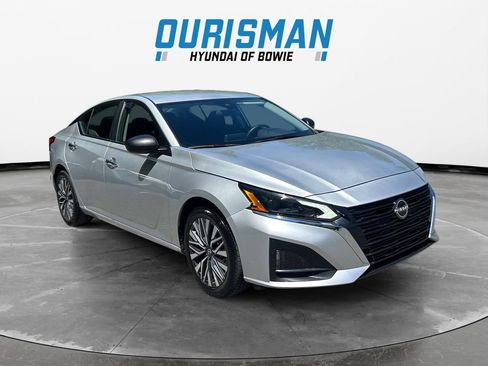Used 2024 Nissan Altima 2.5 SV FWD image 1