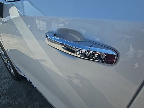 Used 2022 GMC Sierra 1500 Denali w/ Denali Premium Package image 9