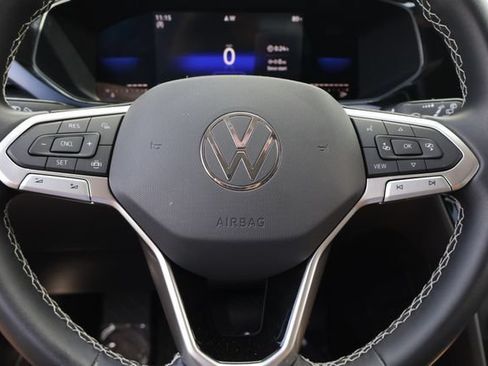 Certified 2022 Volkswagen Taos SE FWD image 21